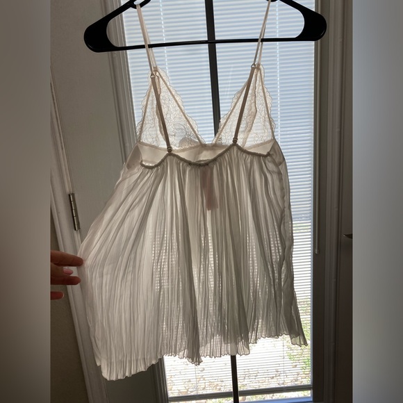 Victoria's Secret || Victoria’s Secret bridal Pleated Lace Babydoll lingerie - Picture 5 of 13